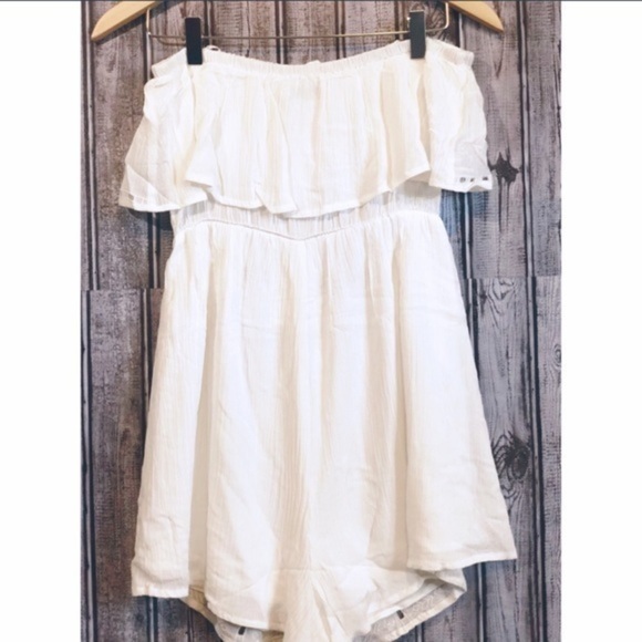 Lush Halter Popover Eyelet Romper | Ivory - Picture 3 of 6